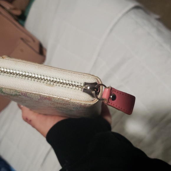 Coach - Picture 8 of 10